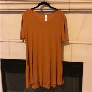 Medium LuLaRoe Perfect T